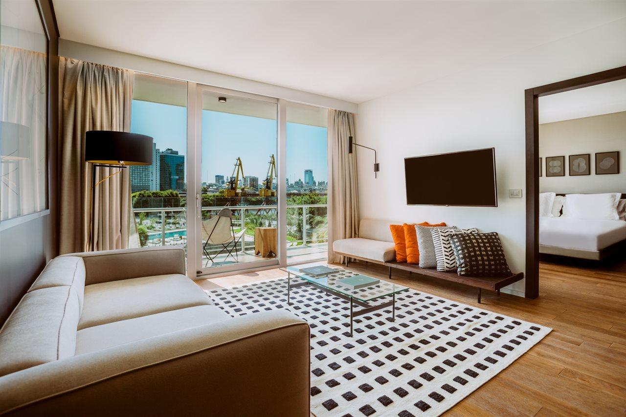 מלון Sls Buenos Aires Puerto Madero מראה חיצוני תמונה A suite at the hotel