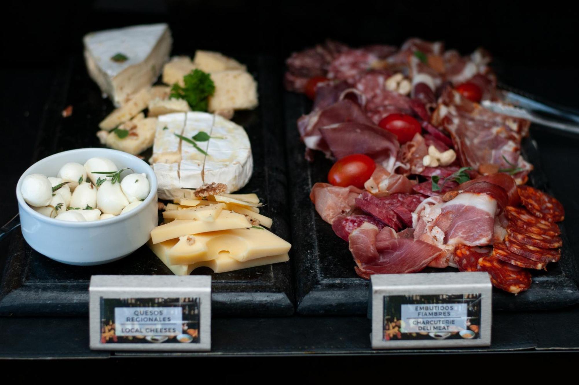 מלון Sls Buenos Aires Puerto Madero מראה חיצוני תמונה Cheese and cold cuts
